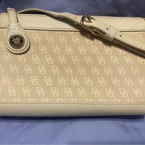 VTG Dooney & Bourke Small Zip Top Signature Monogram Crossbody, color Vanilla
